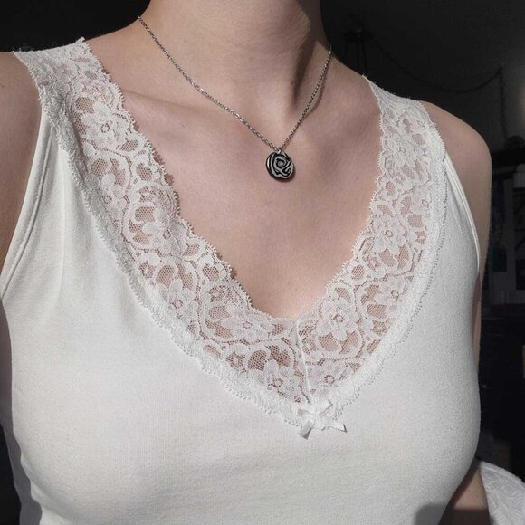 Gothic abstract hypnosis swirly necklace with a small silver chain - Picture 7 of 10